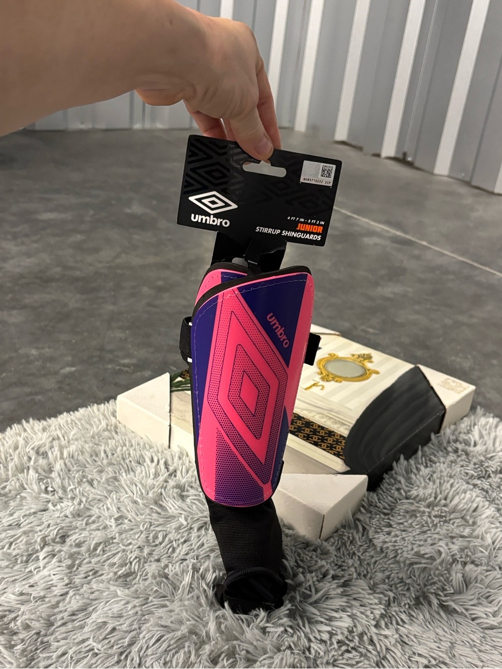 NWT Umbro Black Stirrup Shin Guard Sleeves with Neon Pink Purple Accents Junior - Picture 15 of 16